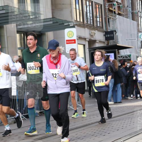 05.10.2025 - 20. swb-Marathon Bremen Strokosch-Dieckow http://msf.ph/oto/9265619 05.10.2025 11:04:49 Ziel 9220, 9409, 9440, 9515, 9530, 9642, 9660, 9668, 9690, 9908, 9944, 9978, 10018, 10021, 10255, 10343, 10771, 10965, 10990, 11016, 11090, 11121, 11171, 11180, 11323, 11372, 11412, 11478, 11501, 11540, 11559, 11650, 11707, 9220, 9409, 9440, 9515, 9530, 9642, 9660, 9668, 9690, 9908, 9944, 9978, 10018, 10021, 10255, 10343, 10771, 10965, 10990, 11016, 11090, 11121, 11171, 11180, 11323, 11372, 11412, 11478, 11501, 11540, 11650, 11707 meine-sportfotos.de