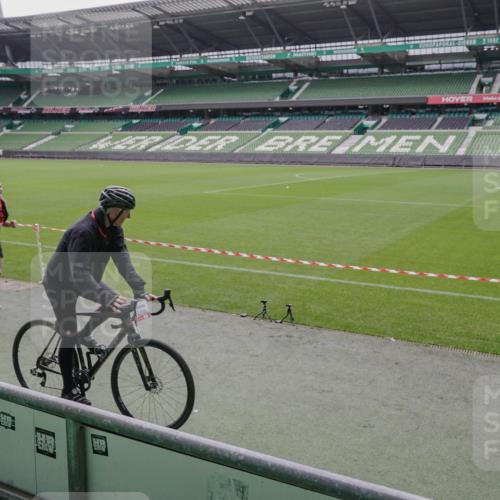 05.10.2025 - 20. swb-Marathon Bremen Michael Burmester http://msf.ph/oto/9265632 05.10.2025 12:22:37 Laufen im Stadion 4, 16, 456, 1024, 1351, 2138 meine-sportfotos.de