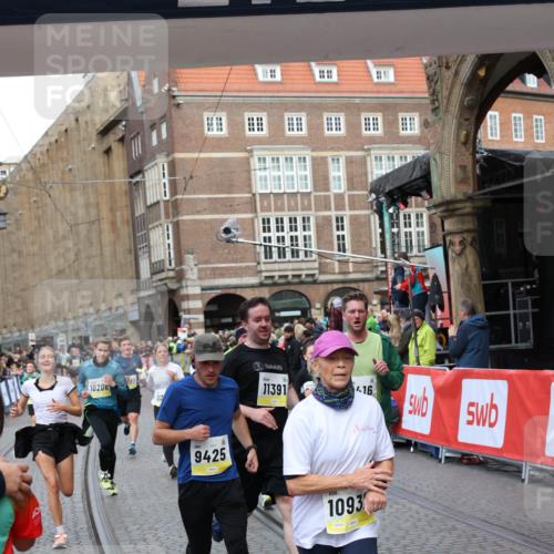 05.10.2025 - 20. swb-Marathon Bremen Yannick Fuchs http://msf.ph/oto/9265635 05.10.2025 10:51:09 Ziel 9199, 9416, 9425, 9630, 9663, 9894, 10029, 10206, 10226, 10227, 10254, 10378, 10534, 10669, 10698, 10743, 10932, 11061, 11279, 11391, 11573 meine-sportfotos.de