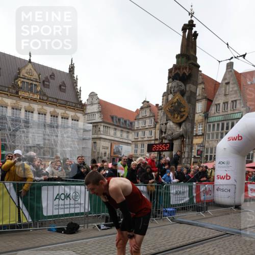 05.10.2025 - 20. swb-Marathon Bremen Yannick Fuchs http://msf.ph/oto/9265653 05.10.2025 12:06:42 Ziel  meine-sportfotos.de