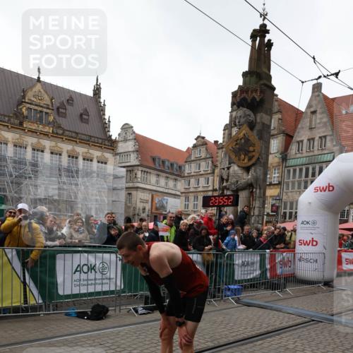 05.10.2025 - 20. swb-Marathon Bremen Yannick Fuchs http://msf.ph/oto/9265657 05.10.2025 12:06:42 Ziel  meine-sportfotos.de
