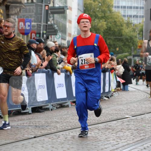 05.10.2025 - 20. swb-Marathon Bremen Strokosch-Dieckow http://msf.ph/oto/9265668 05.10.2025 12:59:15 Ziel 623, 2130, 2385, 3219, 3391, 4158, 5908, 6224, 6423 meine-sportfotos.de