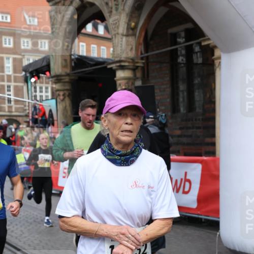 05.10.2025 - 20. swb-Marathon Bremen Yannick Fuchs http://msf.ph/oto/9265683 05.10.2025 10:51:10 Ziel 9199, 9256, 9287, 9416, 9425, 9630, 9663, 9894, 10206, 10226, 10254, 10378, 10534, 10669, 10698, 10743, 10932, 11061, 11279, 11391, 11573 meine-sportfotos.de