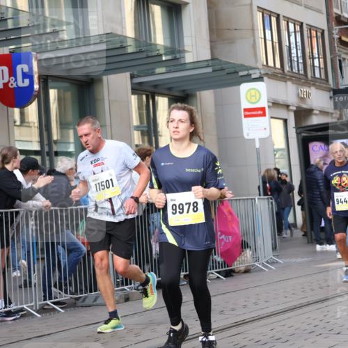 05.10.2025 - 20. swb-Marathon Bremen Strokosch-Dieckow http://msf.ph/oto/9265693 05.10.2025 11:04:51 Ziel 9220, 9409, 9440, 9515, 9642, 9660, 9668, 9690, 9908, 9944, 9978, 10018, 10021, 10255, 10343, 10965, 10990, 11016, 11090, 11106, 11121, 11171, 11180, 11323, 11412, 11478, 11501, 11540, 11650, 11707, 9220, 9409, 9440, 9515, 9642, 9660, 9668, 9690, 9908, 9944, 9978, 10018, 10021, 10255, 10343, 10965, 10990, 11016, 11090, 11106, 11121, 11171, 11180, 11323, 11412, 11478, 11501, 11540, 11650, 11707 meine-sportfotos.de