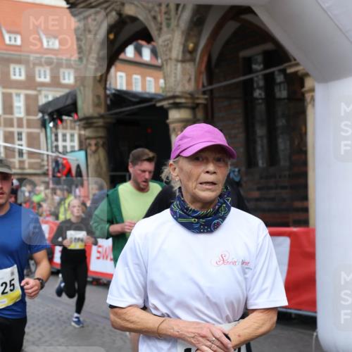 05.10.2025 - 20. swb-Marathon Bremen Yannick Fuchs http://msf.ph/oto/9265695 05.10.2025 10:51:10 Ziel 9199, 9256, 9287, 9416, 9425, 9630, 9663, 9894, 10206, 10226, 10254, 10378, 10534, 10669, 10698, 10743, 10932, 11061, 11279, 11391, 11573 meine-sportfotos.de