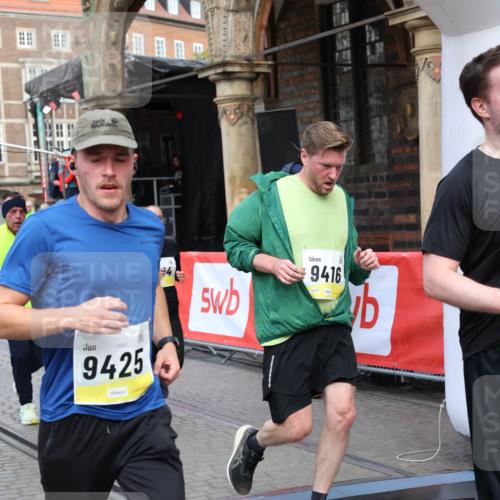 05.10.2025 - 20. swb-Marathon Bremen Yannick Fuchs http://msf.ph/oto/9265704 05.10.2025 10:51:10 Ziel 9199, 9256, 9287, 9416, 9425, 9630, 9663, 9894, 10206, 10226, 10254, 10378, 10534, 10669, 10698, 10743, 10932, 11061, 11279, 11391, 11573 meine-sportfotos.de