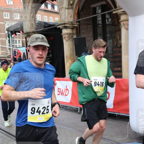 05.10.2025 - 20. swb-Marathon Bremen Yannick Fuchs http://msf.ph/oto/9265713 05.10.2025 10:51:10 Ziel 9199, 9256, 9287, 9416, 9425, 9630, 9663, 9894, 10206, 10226, 10254, 10378, 10534, 10669, 10698, 10743, 10932, 11061, 11279, 11391, 11573 meine-sportfotos.de