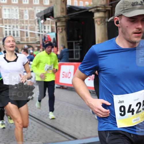 05.10.2025 - 20. swb-Marathon Bremen Yannick Fuchs http://msf.ph/oto/9265721 05.10.2025 10:51:11 Ziel 9199, 9256, 9287, 9416, 9425, 9630, 9663, 9894, 10206, 10226, 10254, 10378, 10669, 10743, 10932, 11061, 11279, 11391, 11573 meine-sportfotos.de