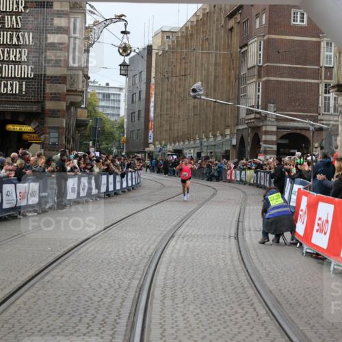 05.10.2025 - 20. swb-Marathon Bremen Yannick Fuchs http://msf.ph/oto/9265729 05.10.2025 12:08:43 Ziel  meine-sportfotos.de