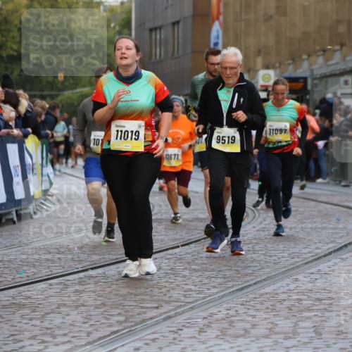 05.10.2025 - 20. swb-Marathon Bremen Strokosch-Dieckow http://msf.ph/oto/9265734 05.10.2025 11:08:10 Ziel 9519, 9599, 9617, 9874, 10125, 10866, 11019, 11232, 11309, 11670 meine-sportfotos.de