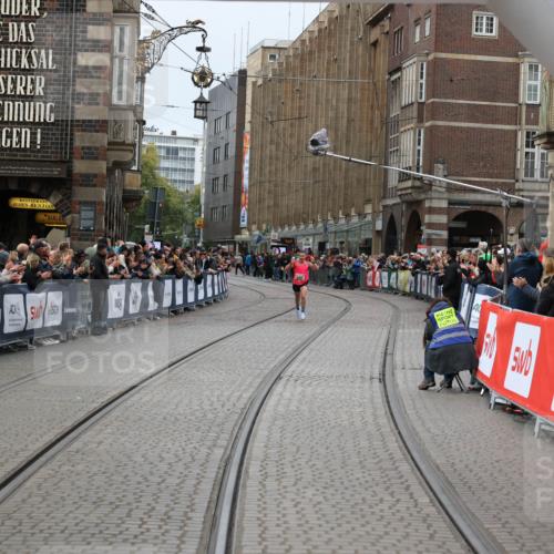 05.10.2025 - 20. swb-Marathon Bremen Yannick Fuchs http://msf.ph/oto/9265739 05.10.2025 12:08:43 Ziel  meine-sportfotos.de