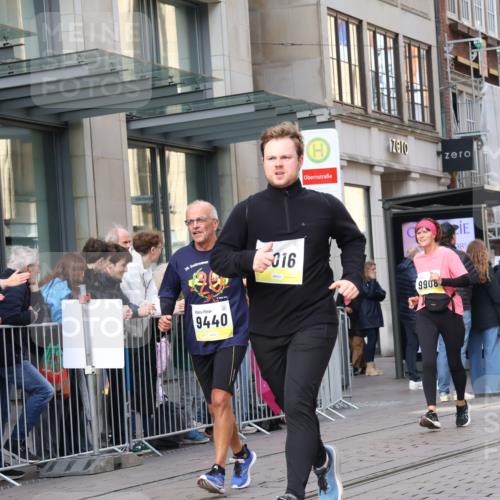 05.10.2025 - 20. swb-Marathon Bremen Strokosch-Dieckow http://msf.ph/oto/9265746 05.10.2025 11:04:52 Ziel 9409, 9440, 9515, 9642, 9660, 9668, 9690, 9713, 9908, 9944, 9978, 10018, 10021, 10255, 10343, 10828, 10965, 10990, 11016, 11090, 11106, 11121, 11171, 11323, 11412, 11478, 11501, 11540, 11650, 11707, 9409, 9440, 9515, 9642, 9660, 9668, 9690, 9713, 9908, 9944, 9978, 10018, 10021, 10255, 10343, 10828, 10965, 10990, 11016, 11090, 11106, 11121, 11171, 11323, 11412, 11478, 11501, 11540, 11650, 11707 meine-sportfotos.de