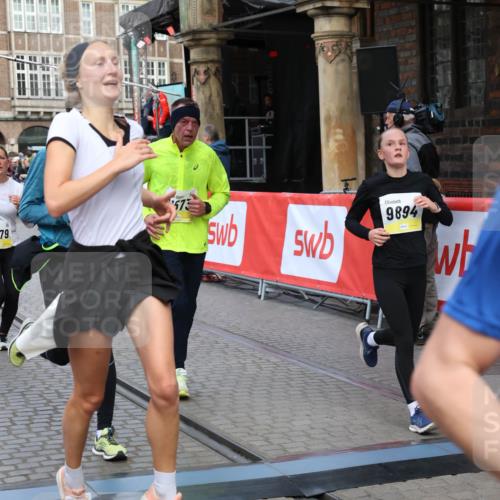 05.10.2025 - 20. swb-Marathon Bremen Yannick Fuchs http://msf.ph/oto/9265751 05.10.2025 10:51:11 Ziel 9199, 9256, 9287, 9416, 9425, 9630, 9663, 9894, 10206, 10226, 10254, 10378, 10669, 10743, 10932, 11061, 11279, 11391, 11573 meine-sportfotos.de