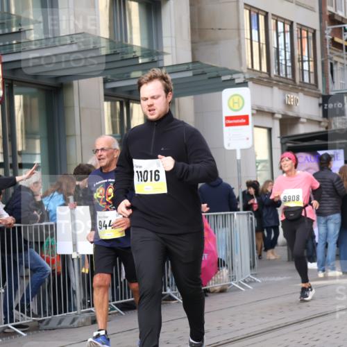 05.10.2025 - 20. swb-Marathon Bremen Strokosch-Dieckow http://msf.ph/oto/9265760 05.10.2025 11:04:53 Ziel 9409, 9440, 9515, 9642, 9660, 9668, 9690, 9713, 9908, 9944, 9978, 10018, 10021, 10255, 10343, 10828, 10965, 10990, 11016, 11090, 11106, 11121, 11171, 11323, 11412, 11501, 11540, 11650, 11707, 9409, 9440, 9515, 9642, 9660, 9668, 9690, 9713, 9908, 9944, 9978, 10018, 10021, 10255, 10343, 10828, 10965, 10990, 11016, 11090, 11106, 11121, 11171, 11323, 11412, 11501, 11540, 11650, 11707 meine-sportfotos.de
