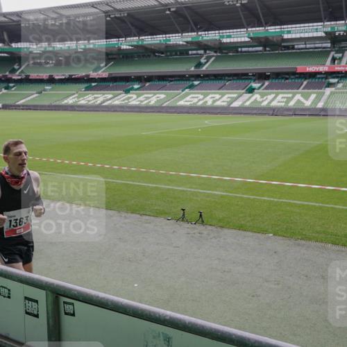 05.10.2025 - 20. swb-Marathon Bremen Michael Burmester http://msf.ph/oto/9265761 05.10.2025 12:23:17 Laufen im Stadion 4, 16, 44, 291, 351, 456, 681, 1117, 1143, 1351, 1363, 2138 meine-sportfotos.de