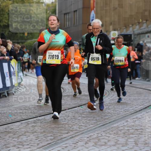 05.10.2025 - 20. swb-Marathon Bremen Strokosch-Dieckow http://msf.ph/oto/9265767 05.10.2025 11:08:10 Ziel 9519, 9599, 9617, 9874, 10125, 10866, 11019, 11232, 11309, 11670 meine-sportfotos.de