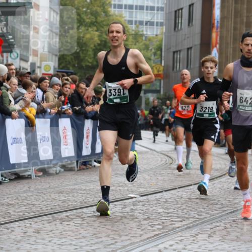 05.10.2025 - 20. swb-Marathon Bremen Strokosch-Dieckow http://msf.ph/oto/9265769 05.10.2025 12:59:16 Ziel 623, 2130, 3219, 3391, 4158, 5908, 6224, 6423 meine-sportfotos.de