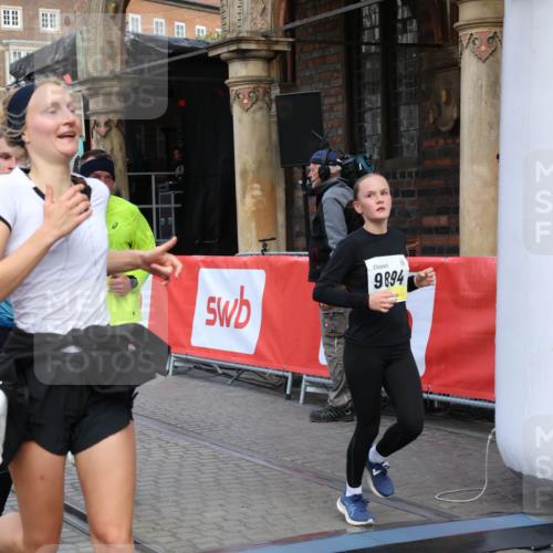 05.10.2025 - 20. swb-Marathon Bremen Yannick Fuchs http://msf.ph/oto/9265775 05.10.2025 10:51:11 Ziel 9199, 9256, 9287, 9416, 9425, 9630, 9663, 9894, 10206, 10226, 10254, 10378, 10669, 10743, 10932, 11061, 11279, 11391, 11573 meine-sportfotos.de