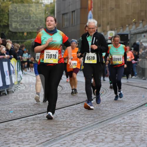 05.10.2025 - 20. swb-Marathon Bremen Strokosch-Dieckow http://msf.ph/oto/9265785 05.10.2025 11:08:10 Ziel 9519, 9599, 9617, 9874, 10125, 10866, 11019, 11232, 11309, 11670 meine-sportfotos.de