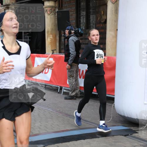 05.10.2025 - 20. swb-Marathon Bremen Yannick Fuchs http://msf.ph/oto/9265794 05.10.2025 10:51:11 Ziel 9199, 9256, 9287, 9416, 9425, 9630, 9663, 9894, 10206, 10226, 10254, 10378, 10669, 10743, 10932, 11061, 11279, 11391, 11573 meine-sportfotos.de