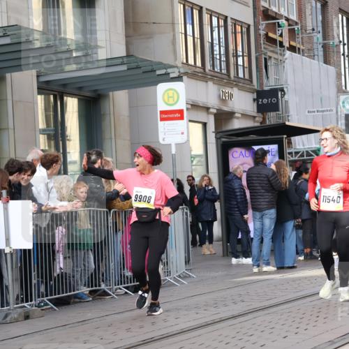 05.10.2025 - 20. swb-Marathon Bremen Strokosch-Dieckow http://msf.ph/oto/9265797 05.10.2025 11:04:54 Ziel 9440, 9515, 9642, 9660, 9668, 9690, 9713, 9908, 9944, 9978, 10018, 10021, 10255, 10343, 10828, 10965, 10990, 11016, 11064, 11106, 11121, 11171, 11323, 11412, 11501, 11540, 11650, 11707, 9440, 9515, 9642, 9660, 9668, 9690, 9713, 9908, 9944, 9978, 10018, 10021, 10255, 10343, 10828, 10965, 10990, 11016, 11064, 11106, 11121, 11171, 11323, 11412, 11501, 11540, 11650, 11707 meine-sportfotos.de