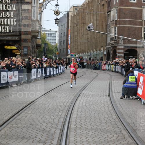 05.10.2025 - 20. swb-Marathon Bremen Yannick Fuchs http://msf.ph/oto/9265798 05.10.2025 12:08:47 Ziel  meine-sportfotos.de
