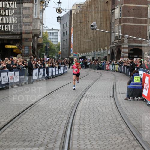05.10.2025 - 20. swb-Marathon Bremen Yannick Fuchs http://msf.ph/oto/9265807 05.10.2025 12:08:47 Ziel  meine-sportfotos.de