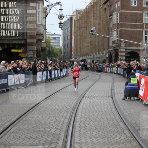 05.10.2025 - 20. swb-Marathon Bremen Yannick Fuchs http://msf.ph/oto/9265818 05.10.2025 12:08:47 Ziel  meine-sportfotos.de
