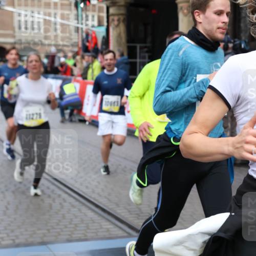 05.10.2025 - 20. swb-Marathon Bremen Yannick Fuchs http://msf.ph/oto/9265823 05.10.2025 10:51:11 Ziel 9199, 9256, 9287, 9416, 9425, 9630, 9663, 9894, 10206, 10226, 10254, 10378, 10669, 10743, 10932, 11061, 11279, 11391, 11573 meine-sportfotos.de