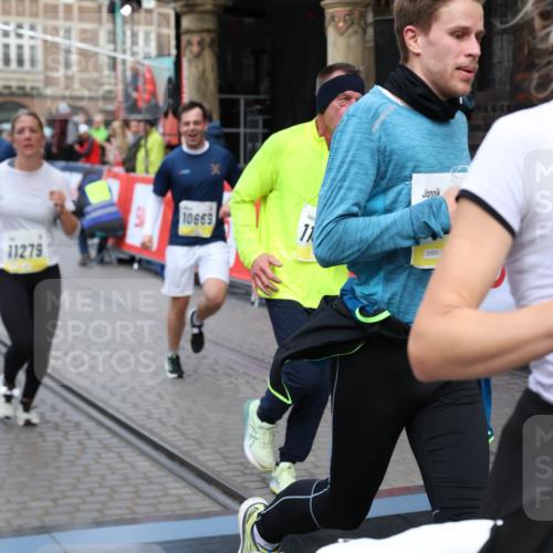 05.10.2025 - 20. swb-Marathon Bremen Yannick Fuchs http://msf.ph/oto/9265826 05.10.2025 10:51:12 Ziel 9199, 9256, 9287, 9416, 9425, 9630, 9663, 9894, 10206, 10226, 10254, 10378, 10669, 10743, 10932, 11061, 11279, 11391, 11573 meine-sportfotos.de