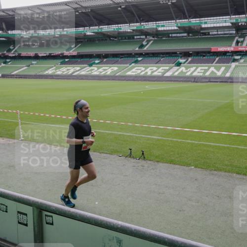 05.10.2025 - 20. swb-Marathon Bremen Michael Burmester http://msf.ph/oto/9265828 05.10.2025 12:23:25 Laufen im Stadion 4, 16, 44, 291, 351, 681, 1117, 1143, 1351, 1363, 1587, 1714, 16, 456, 2138 meine-sportfotos.de