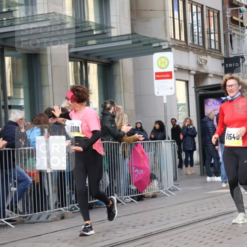 05.10.2025 - 20. swb-Marathon Bremen Strokosch-Dieckow http://msf.ph/oto/9265831 05.10.2025 11:04:55 Ziel 9440, 9515, 9642, 9668, 9690, 9713, 9908, 9944, 9978, 10018, 10021, 10158, 10255, 10343, 10828, 10965, 10990, 11016, 11064, 11106, 11121, 11171, 11323, 11412, 11501, 11540, 11650, 11707, 9440, 9515, 9642, 9668, 9690, 9713, 9908, 9944, 9978, 10018, 10021, 10158, 10255, 10343, 10828, 10965, 10990, 11016, 11064, 11106, 11121, 11171, 11323, 11412, 11501, 11540, 11650, 11707 meine-sportfotos.de