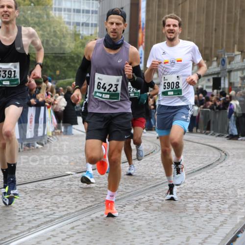 05.10.2025 - 20. swb-Marathon Bremen Strokosch-Dieckow http://msf.ph/oto/9265832 05.10.2025 12:59:17 Ziel 623, 2130, 3219, 3391, 4158, 5908, 6224, 6423, 6912 meine-sportfotos.de