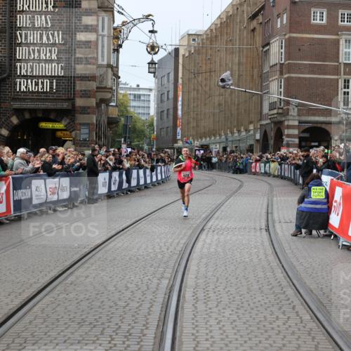 05.10.2025 - 20. swb-Marathon Bremen Yannick Fuchs http://msf.ph/oto/9265837 05.10.2025 12:08:47 Ziel  meine-sportfotos.de