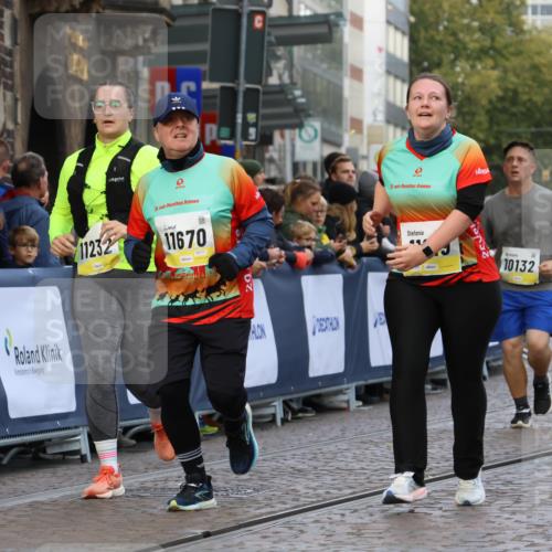 05.10.2025 - 20. swb-Marathon Bremen Strokosch-Dieckow http://msf.ph/oto/9265839 05.10.2025 11:08:12 Ziel 9401, 9519, 9599, 9617, 9874, 10125, 10132, 10866, 11019, 11097, 11232, 11309, 11670, 11671 meine-sportfotos.de