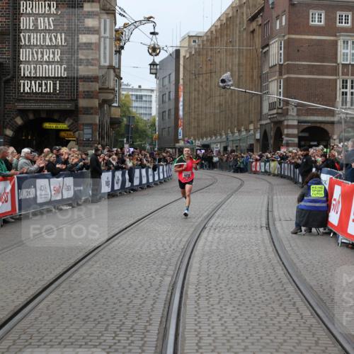 05.10.2025 - 20. swb-Marathon Bremen Yannick Fuchs http://msf.ph/oto/9265848 05.10.2025 12:08:47 Ziel  meine-sportfotos.de