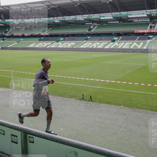 05.10.2025 - 20. swb-Marathon Bremen Michael Burmester http://msf.ph/oto/9265850 05.10.2025 12:23:33 Laufen im Stadion 44, 291, 351, 681, 691, 1117, 1143, 1363, 1587, 1714, 4, 16, 456, 1351, 2138 meine-sportfotos.de
