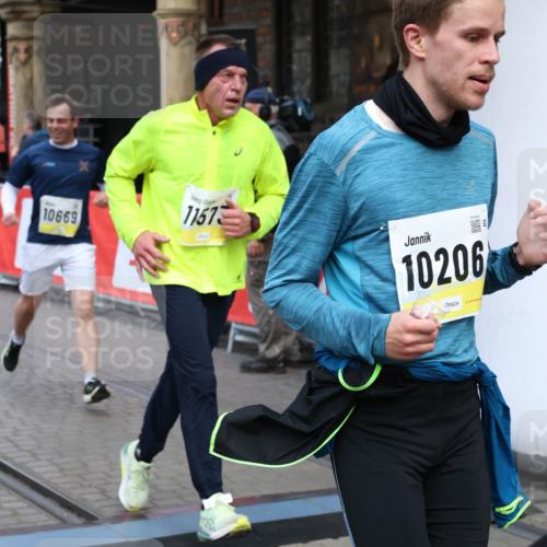 05.10.2025 - 20. swb-Marathon Bremen Yannick Fuchs http://msf.ph/oto/9265851 05.10.2025 10:51:12 Ziel 9199, 9256, 9287, 9416, 9425, 9630, 9663, 9894, 10206, 10226, 10254, 10378, 10669, 10743, 10932, 11061, 11279, 11391, 11573 meine-sportfotos.de