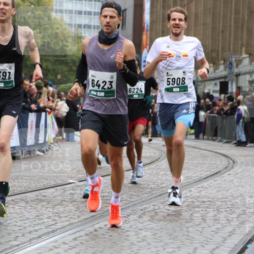 05.10.2025 - 20. swb-Marathon Bremen Strokosch-Dieckow http://msf.ph/oto/9265857 05.10.2025 12:59:17 Ziel 623, 2130, 3219, 3391, 4158, 5908, 6224, 6423, 6912 meine-sportfotos.de