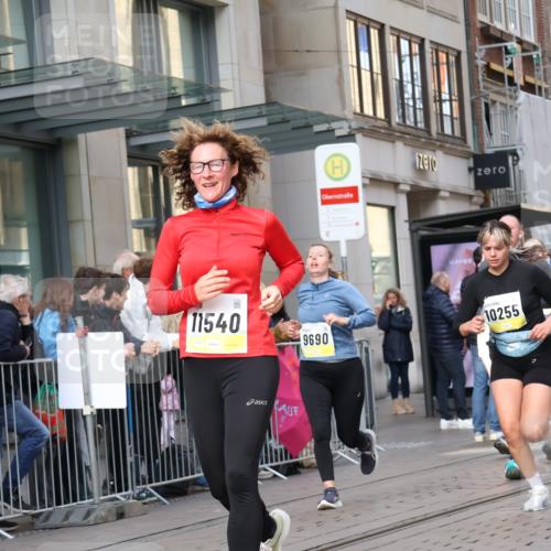 05.10.2025 - 20. swb-Marathon Bremen Strokosch-Dieckow http://msf.ph/oto/9265873 05.10.2025 11:04:56 Ziel 9440, 9515, 9642, 9668, 9690, 9713, 9908, 9944, 9978, 10018, 10021, 10158, 10255, 10289, 10343, 10828, 10965, 10990, 11016, 11064, 11106, 11121, 11171, 11323, 11412, 11501, 11540, 11650, 11707, 9440, 9515, 9642, 9668, 9690, 9713, 9908, 9944, 9978, 10018, 10021, 10158, 10255, 10289, 10343, 10828, 10965, 10990, 11016, 11064, 11106, 11121, 11171, 11323, 11412, 11501, 11540, 11650, 11707 meine-sportfotos.de