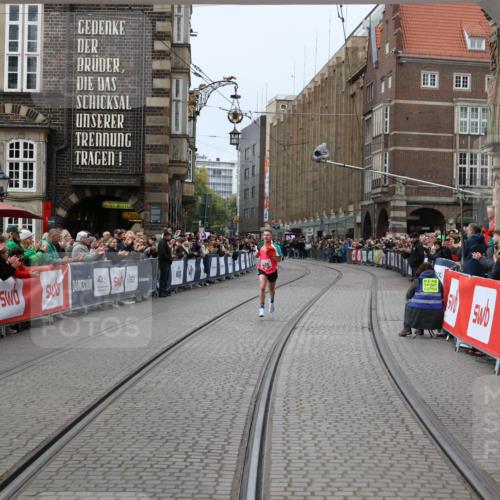 05.10.2025 - 20. swb-Marathon Bremen Yannick Fuchs http://msf.ph/oto/9265878 05.10.2025 12:08:47 Ziel  meine-sportfotos.de