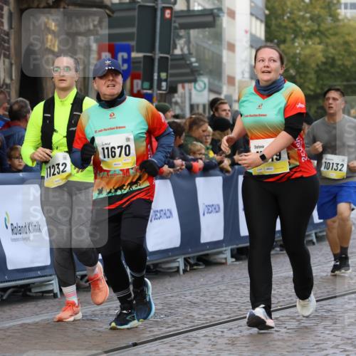 05.10.2025 - 20. swb-Marathon Bremen Strokosch-Dieckow http://msf.ph/oto/9265881 05.10.2025 11:08:12 Ziel 9401, 9519, 9599, 9617, 9874, 10125, 10132, 10866, 11019, 11097, 11232, 11309, 11670, 11671 meine-sportfotos.de