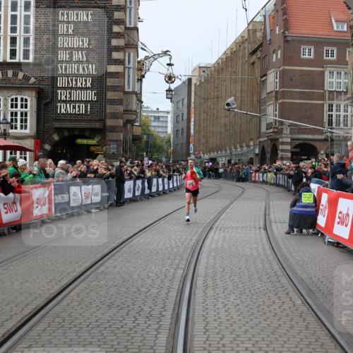 05.10.2025 - 20. swb-Marathon Bremen Yannick Fuchs http://msf.ph/oto/9265886 05.10.2025 12:08:47 Ziel  meine-sportfotos.de