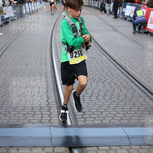 05.10.2025 - 20. swb-Marathon Bremen Yannick Fuchs http://msf.ph/oto/9265903 05.10.2025 10:51:13 Ziel 9199, 9256, 9287, 9416, 9425, 9630, 9663, 9894, 10206, 10226, 10254, 10378, 10669, 10743, 10932, 11279, 11391, 11573 meine-sportfotos.de