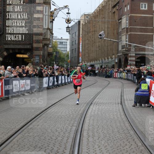 05.10.2025 - 20. swb-Marathon Bremen Yannick Fuchs http://msf.ph/oto/9265905 05.10.2025 12:08:48 Ziel 408 meine-sportfotos.de