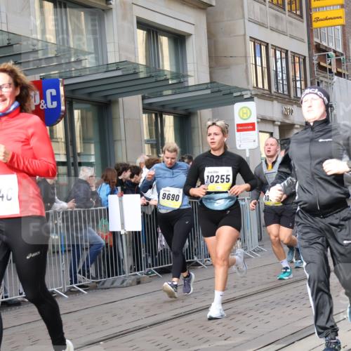 05.10.2025 - 20. swb-Marathon Bremen Strokosch-Dieckow http://msf.ph/oto/9265908 05.10.2025 11:04:57 Ziel 9440, 9515, 9642, 9668, 9690, 9713, 9908, 9944, 9978, 10018, 10021, 10158, 10255, 10289, 10343, 10511, 10828, 10965, 10990, 11016, 11064, 11106, 11121, 11171, 11323, 11412, 11501, 11540, 11650, 11707, 9440, 9515, 9642, 9668, 9690, 9713, 9908, 9944, 9978, 10018, 10021, 10158, 10255, 10289, 10343, 10511, 10828, 10965, 10990, 11016, 11064, 11106, 11121, 11171, 11323, 11412, 11501, 11540, 11650, 11707 meine-sportfotos.de