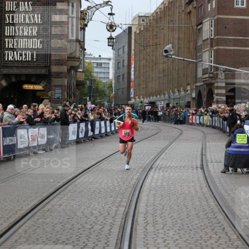 05.10.2025 - 20. swb-Marathon Bremen Yannick Fuchs http://msf.ph/oto/9265927 05.10.2025 12:08:48 Ziel 408 meine-sportfotos.de