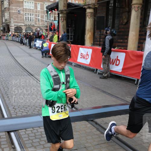 05.10.2025 - 20. swb-Marathon Bremen Yannick Fuchs http://msf.ph/oto/9265941 05.10.2025 10:51:14 Ziel 9256, 9287, 9416, 9425, 9663, 9894, 10206, 10226, 10378, 10669, 10743, 10932, 11279, 11391, 11573 meine-sportfotos.de
