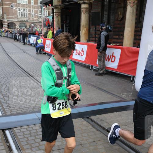 05.10.2025 - 20. swb-Marathon Bremen Yannick Fuchs http://msf.ph/oto/9265946 05.10.2025 10:51:14 Ziel 9256, 9287, 9416, 9425, 9663, 9894, 10206, 10226, 10378, 10669, 10743, 10932, 11279, 11391, 11573 meine-sportfotos.de