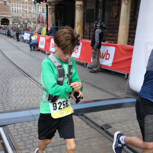 05.10.2025 - 20. swb-Marathon Bremen Yannick Fuchs http://msf.ph/oto/9265958 05.10.2025 10:51:14 Ziel 9256, 9287, 9416, 9425, 9663, 9894, 10206, 10226, 10378, 10669, 10743, 10932, 11279, 11391, 11573 meine-sportfotos.de